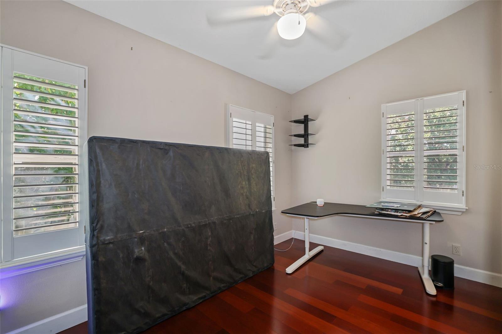 Image 20 of 31 For 632 Charles Court S