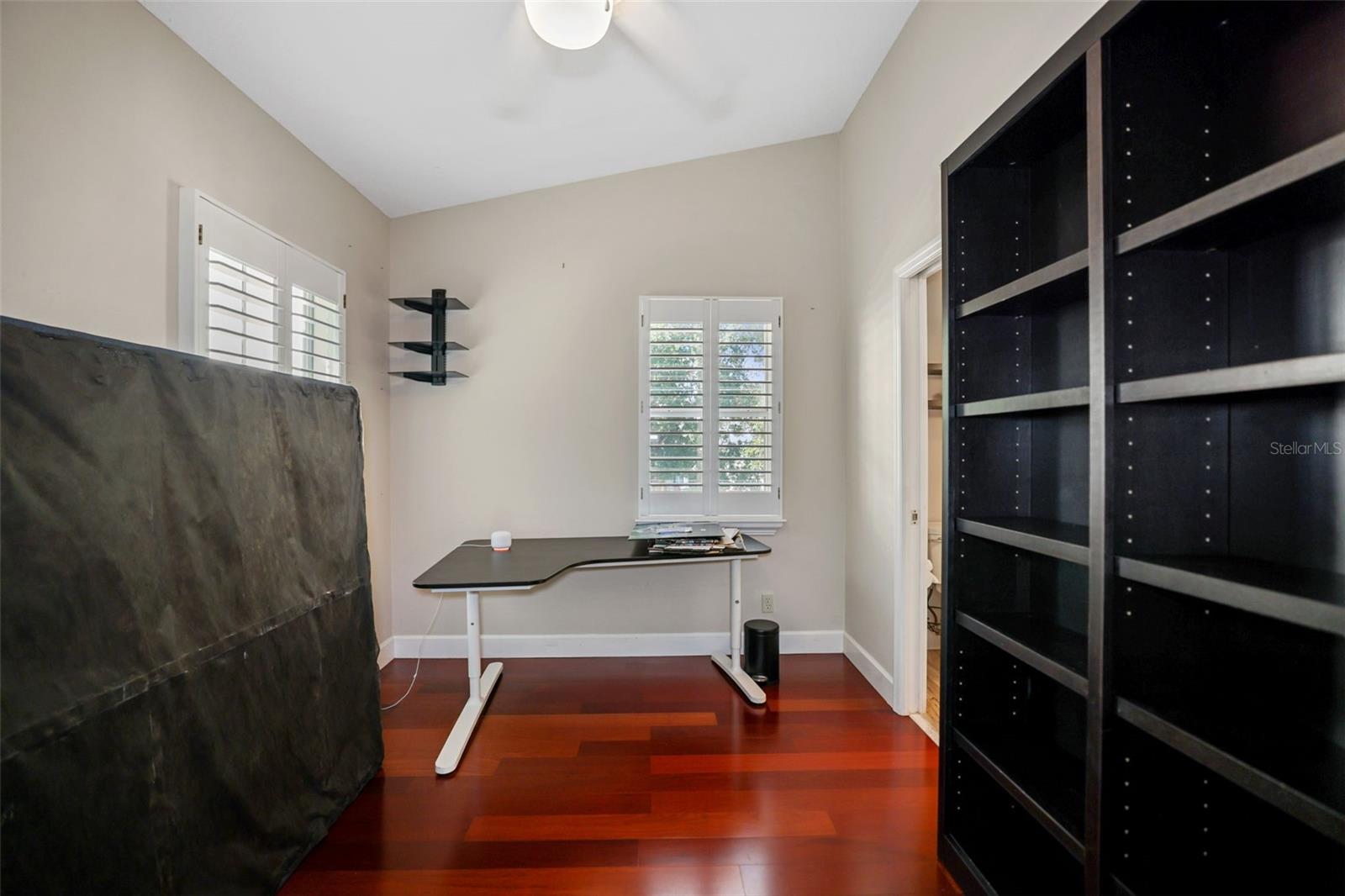 Image 21 of 31 For 632 Charles Court S