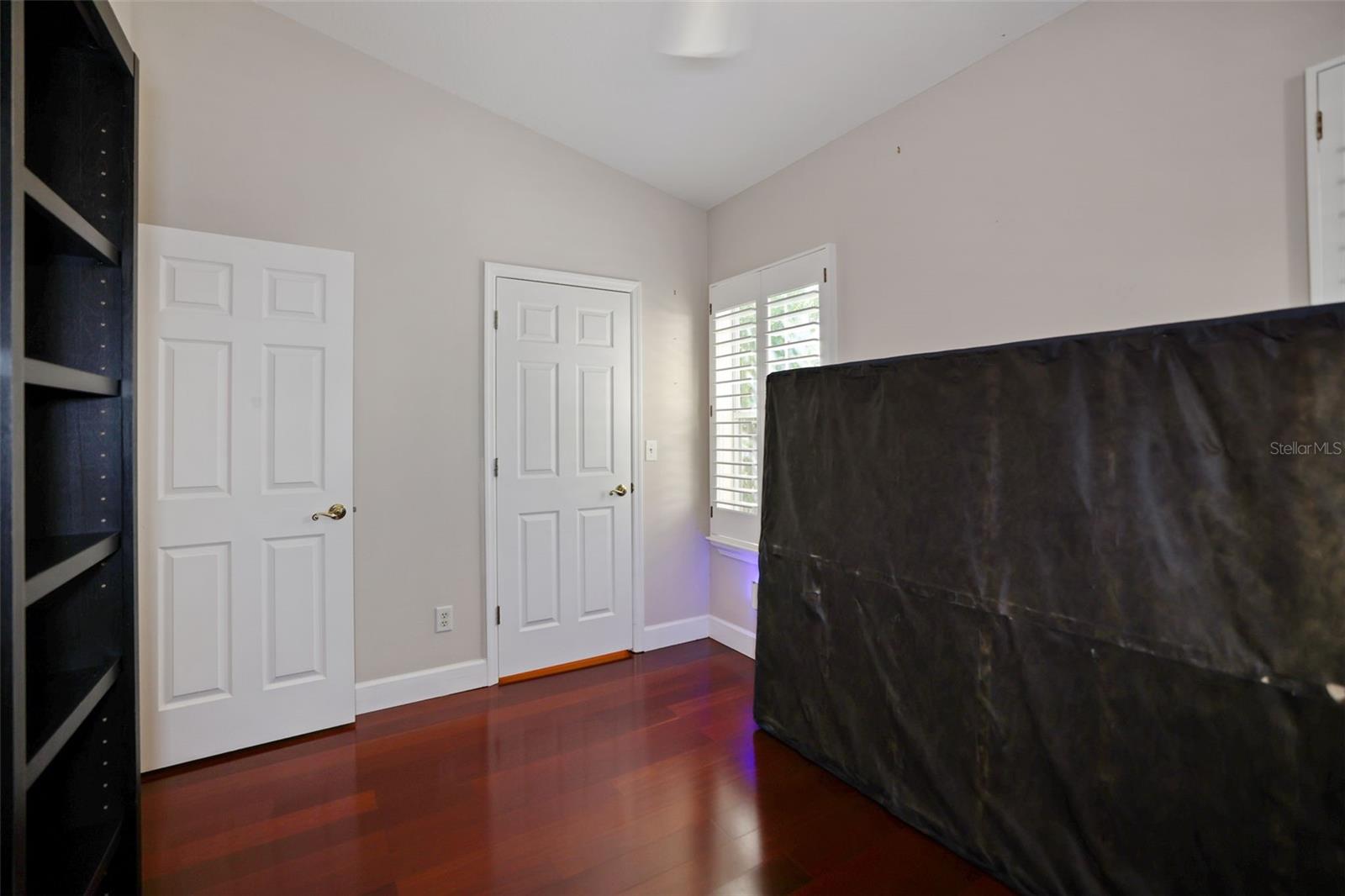 Image 22 of 31 For 632 Charles Court S