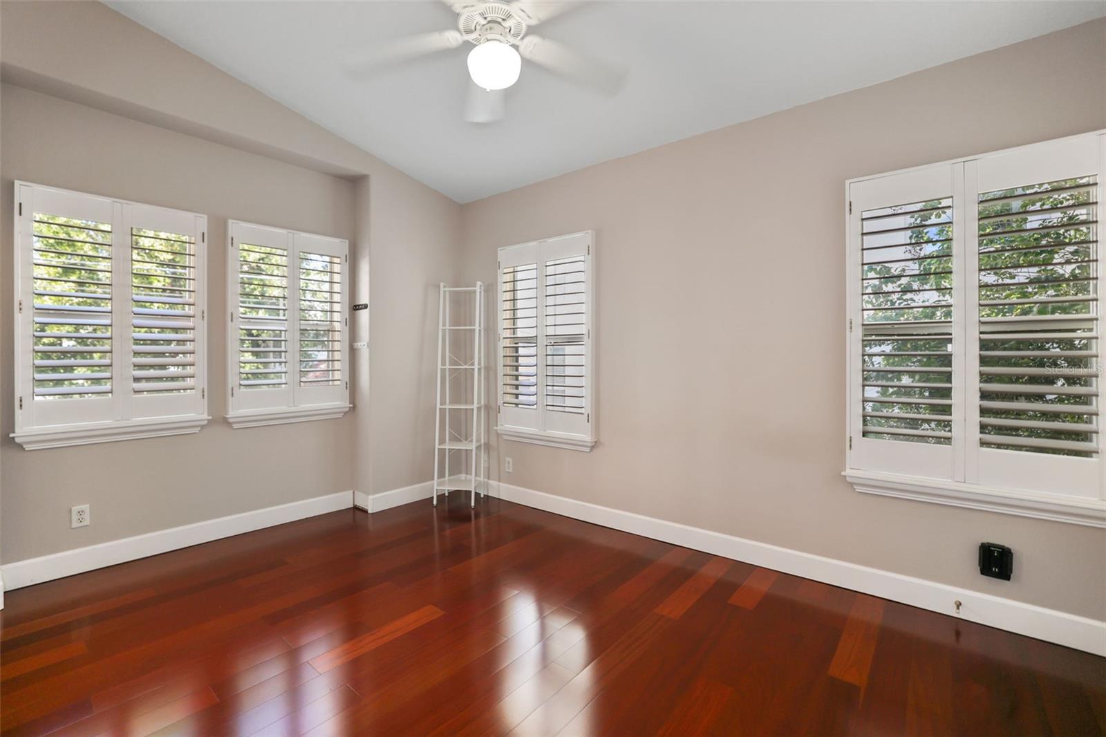 Image 23 of 31 For 632 Charles Court S