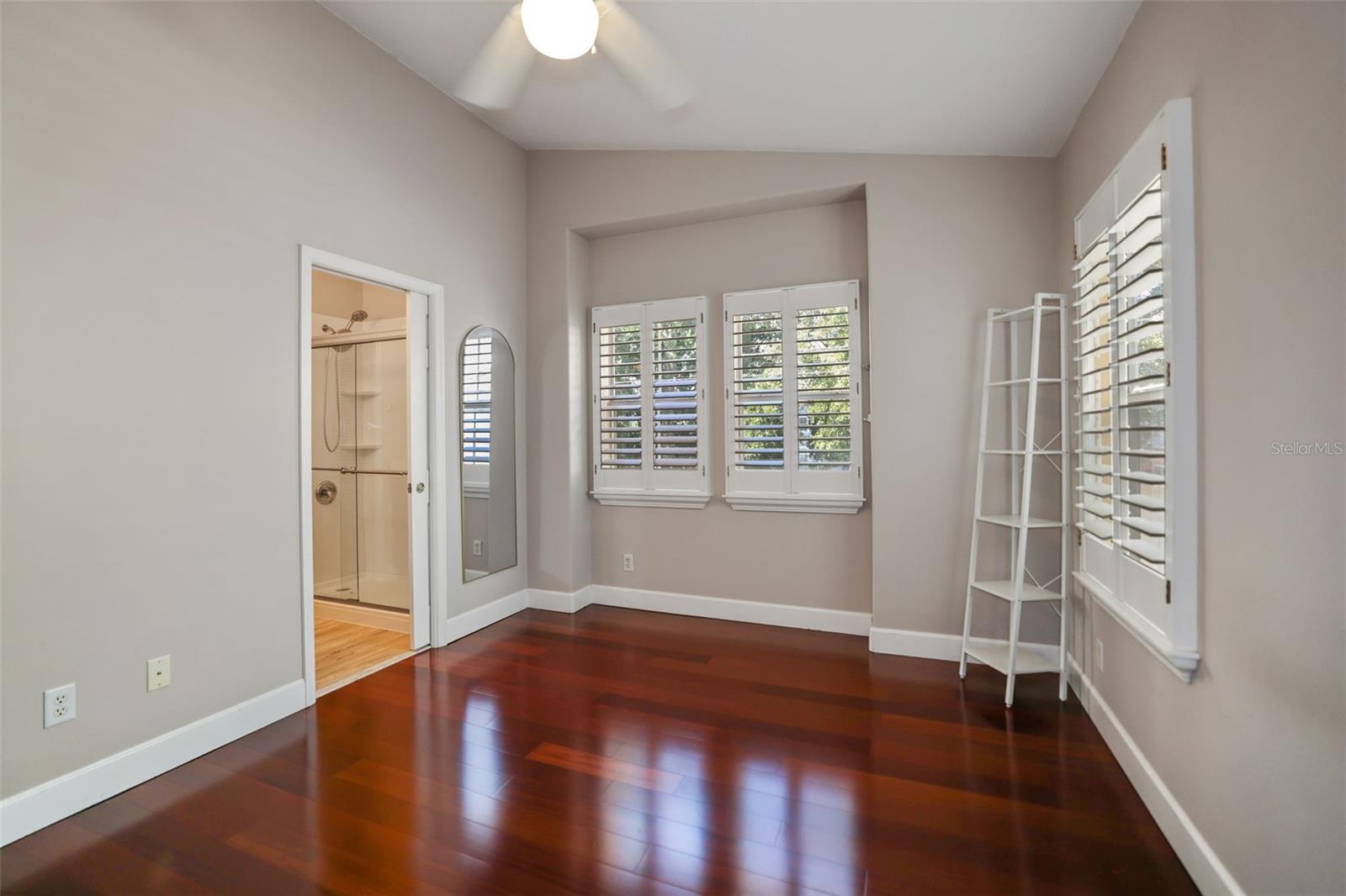 Image 25 of 31 For 632 Charles Court S