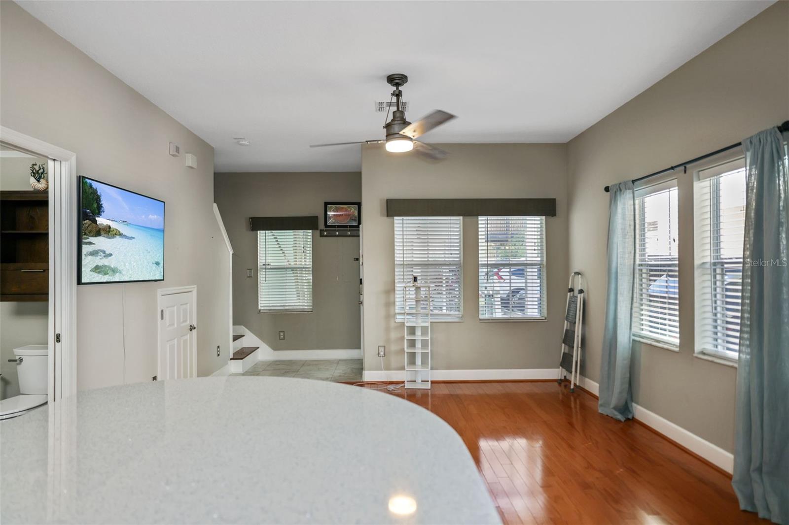 Image 27 of 31 For 632 Charles Court S