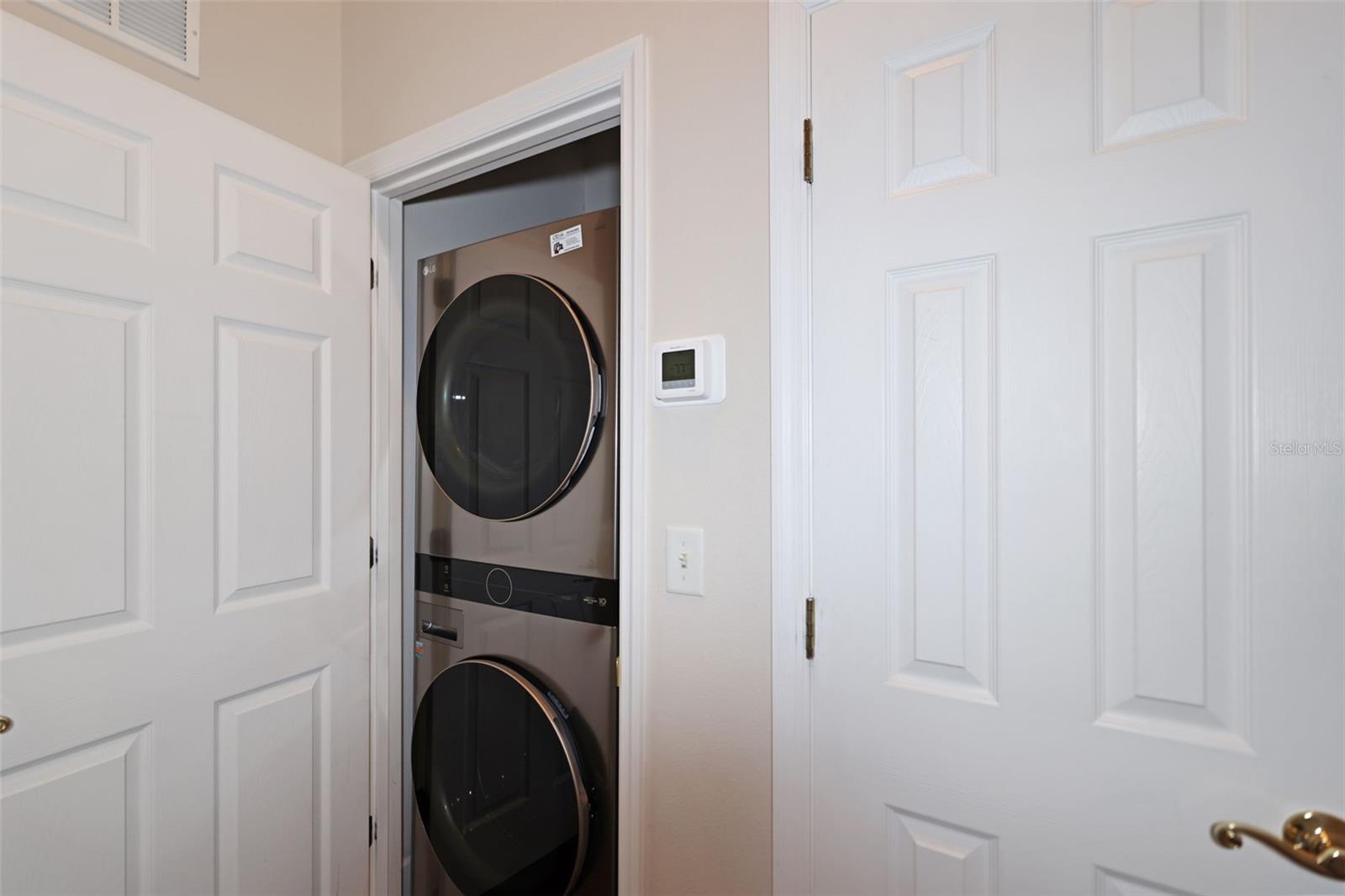 Image 28 of 31 For 632 Charles Court S