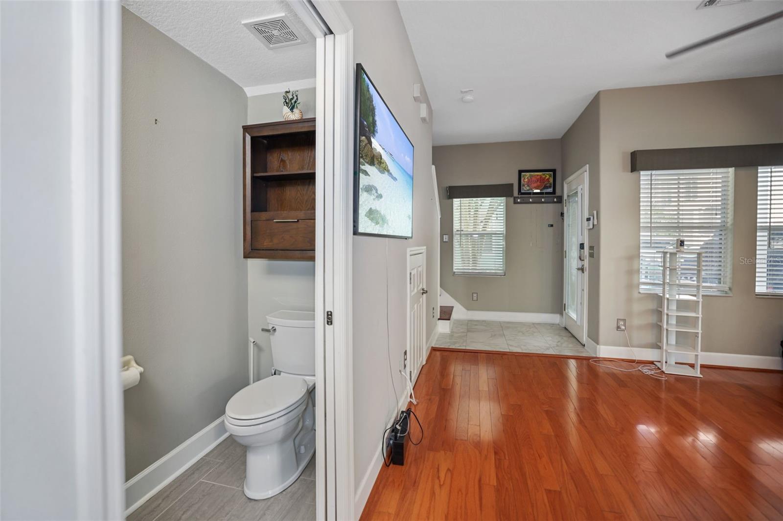 Image 29 of 31 For 632 Charles Court S