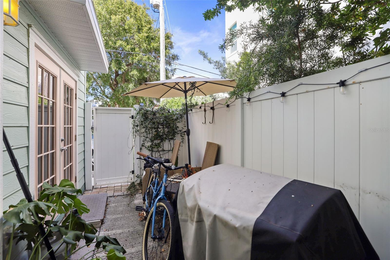 Image 30 of 31 For 632 Charles Court S