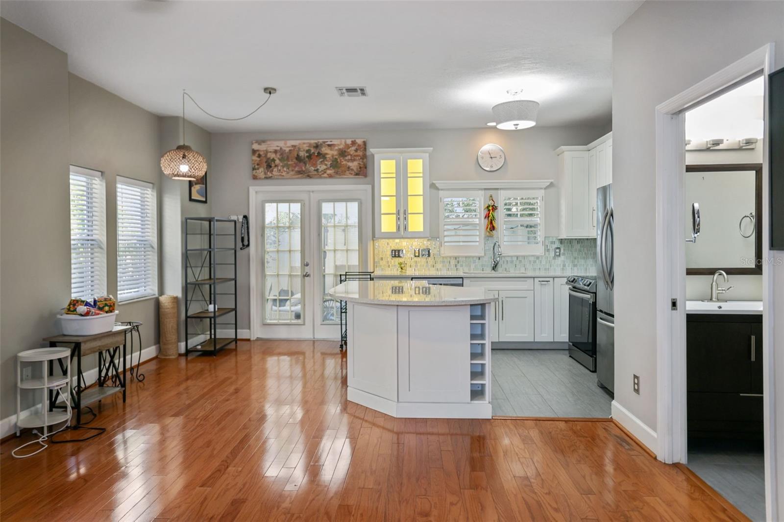 Image 7 of 31 For 632 Charles Court S