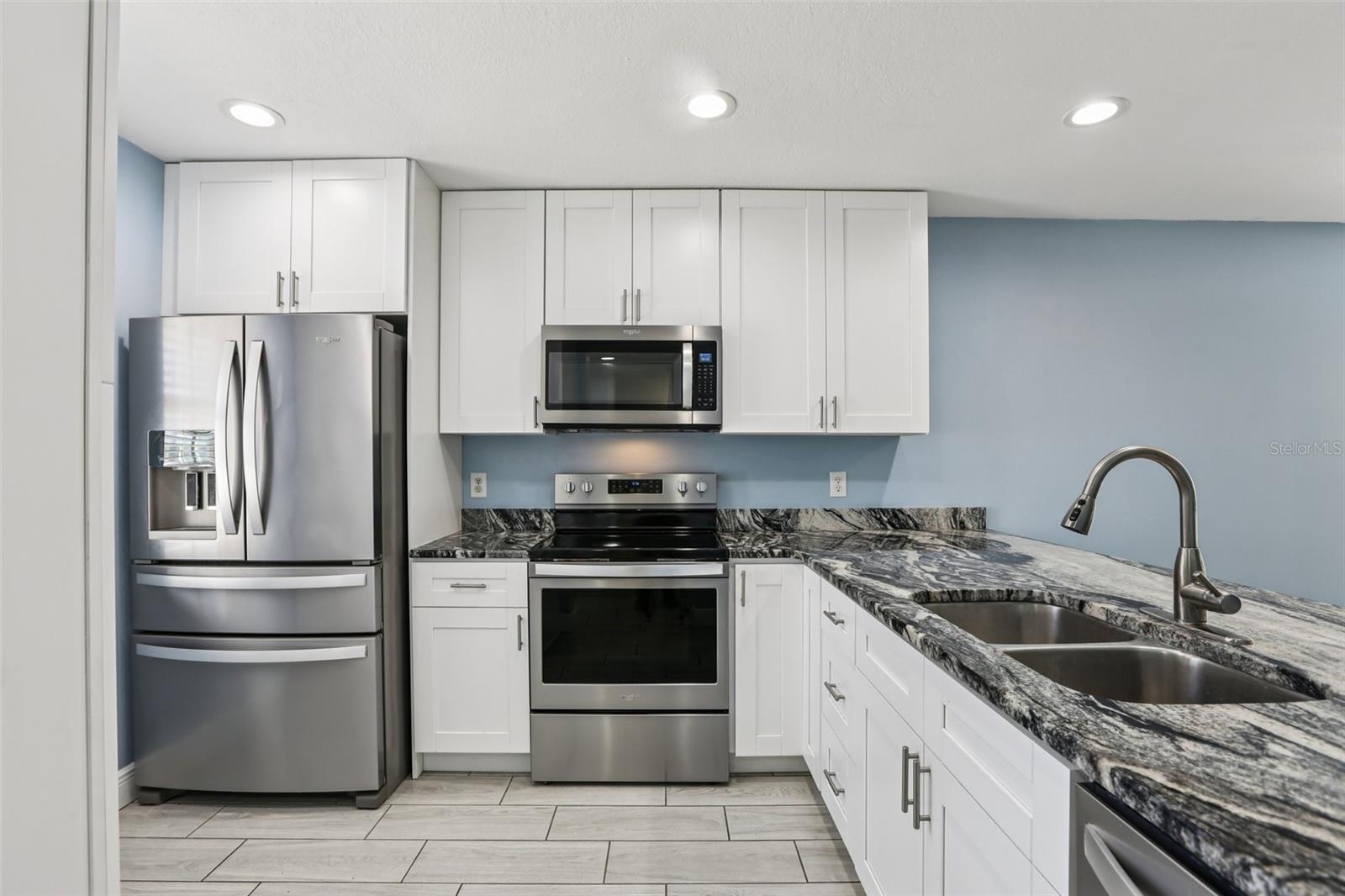 Image 10 of 34 For 6935 Lake Place Court 6935