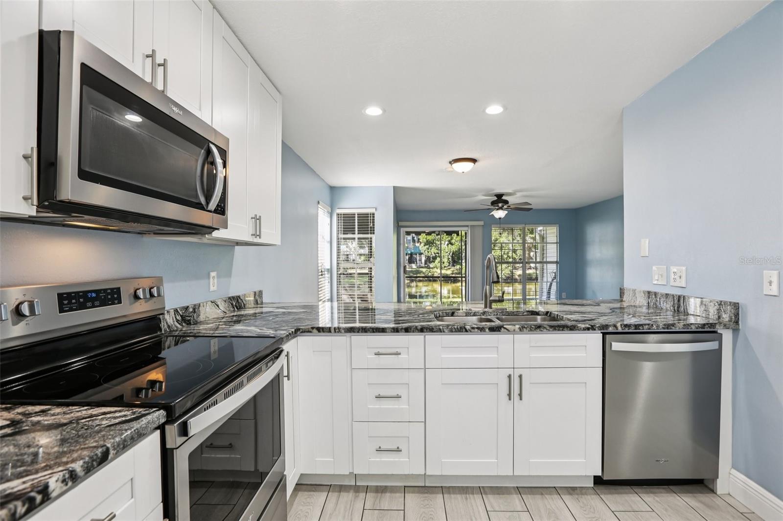 Image 11 of 34 For 6935 Lake Place Court 6935