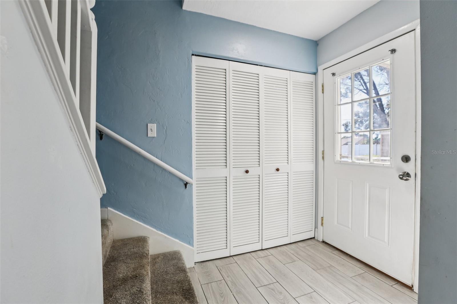 Image 4 of 34 For 6935 Lake Place Court 6935