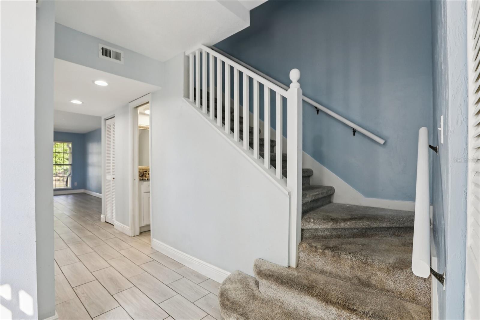 Image 5 of 34 For 6935 Lake Place Court 6935