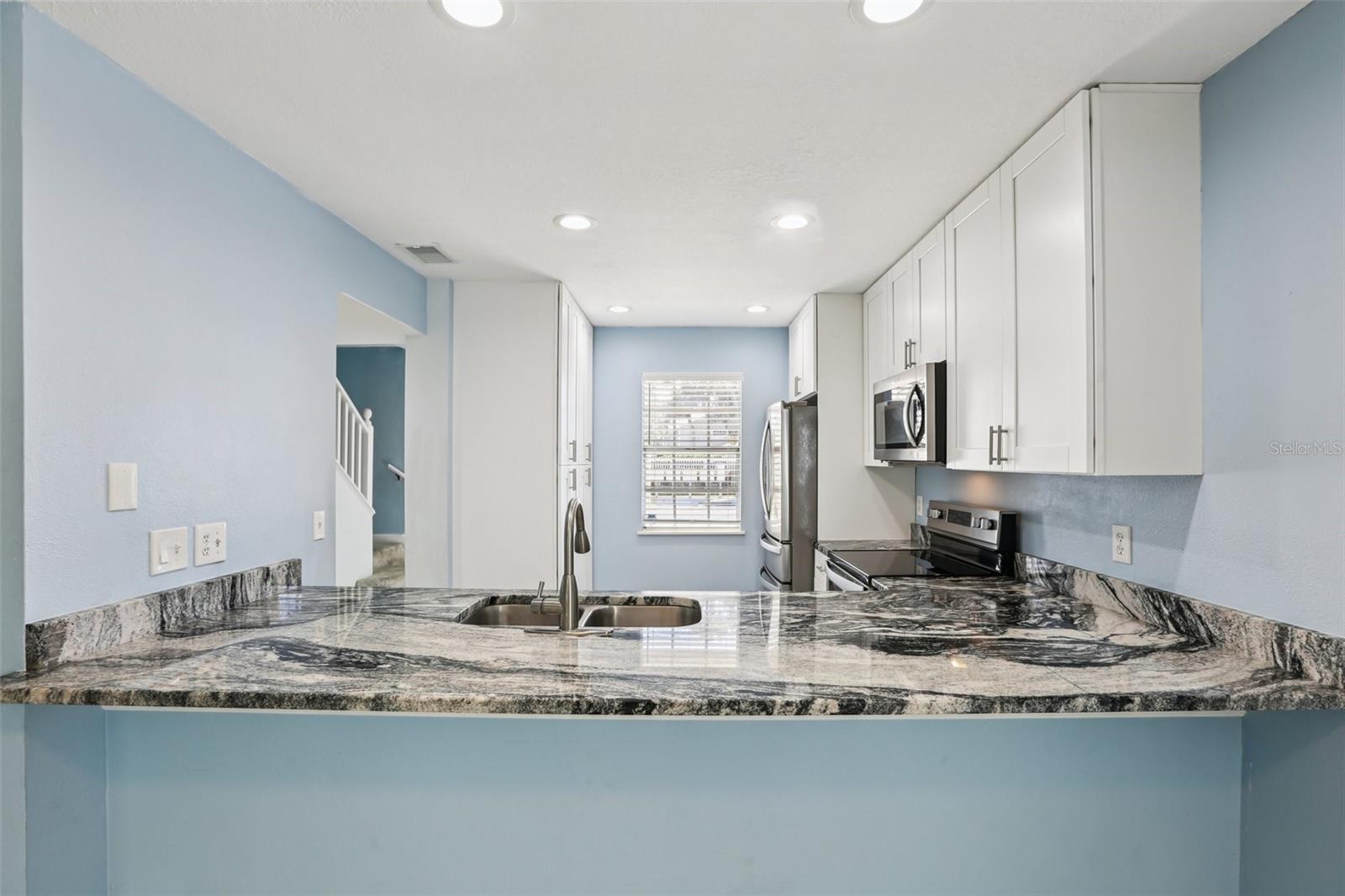 Image 8 of 34 For 6935 Lake Place Court 6935