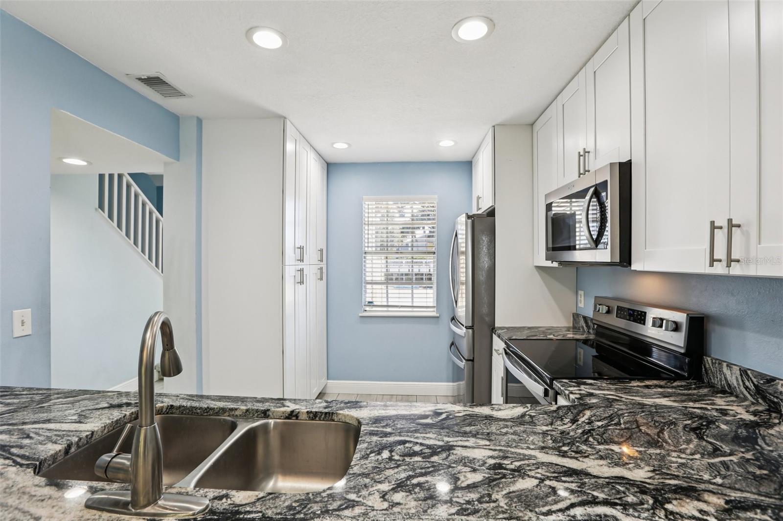 Image 9 of 34 For 6935 Lake Place Court 6935