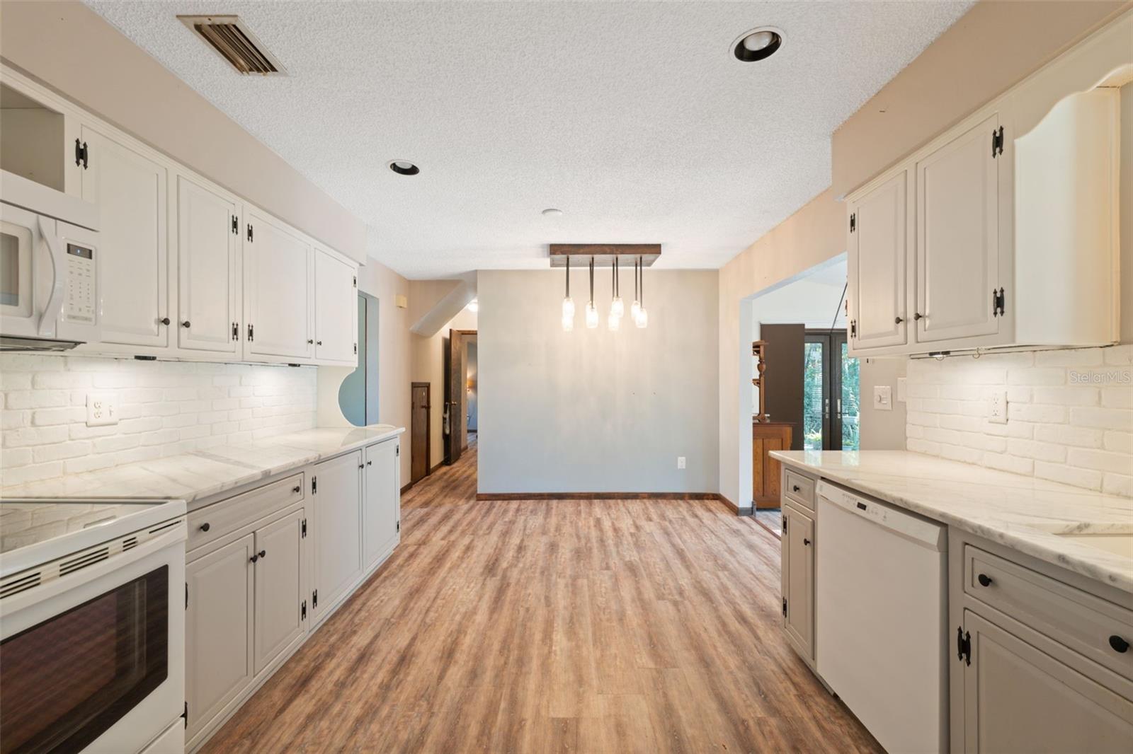 Image 11 of 38 For 811 Moonlight Lane Lane