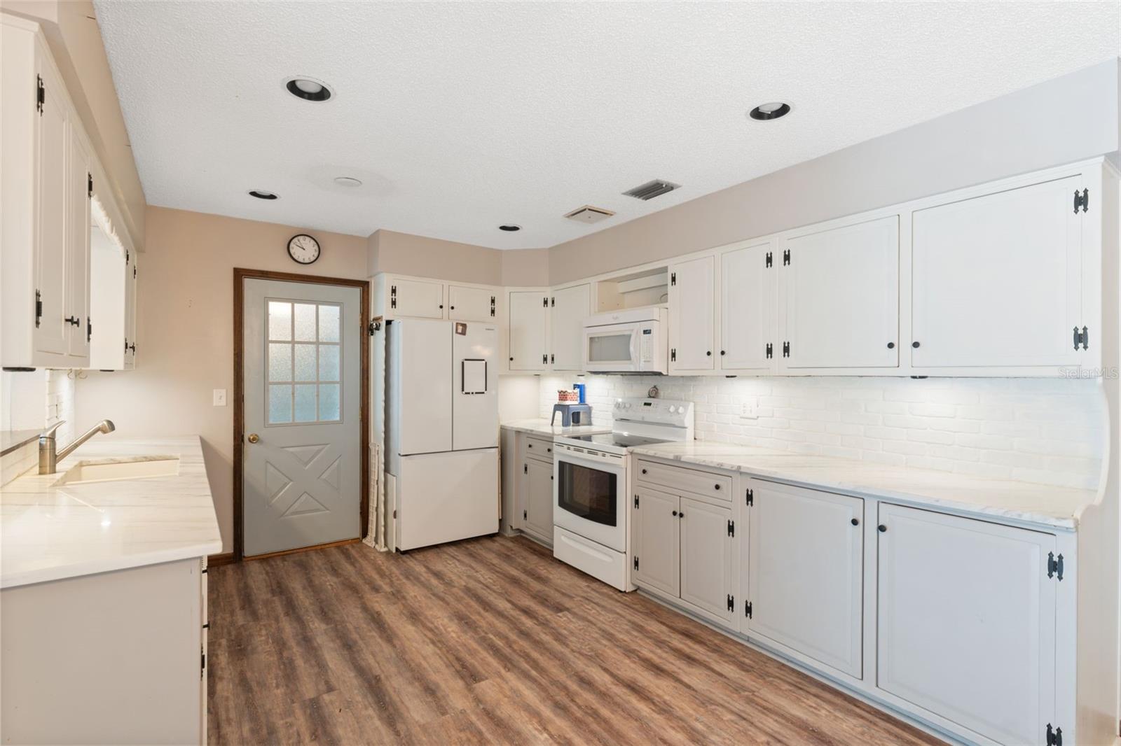 Image 13 of 38 For 811 Moonlight Lane Lane