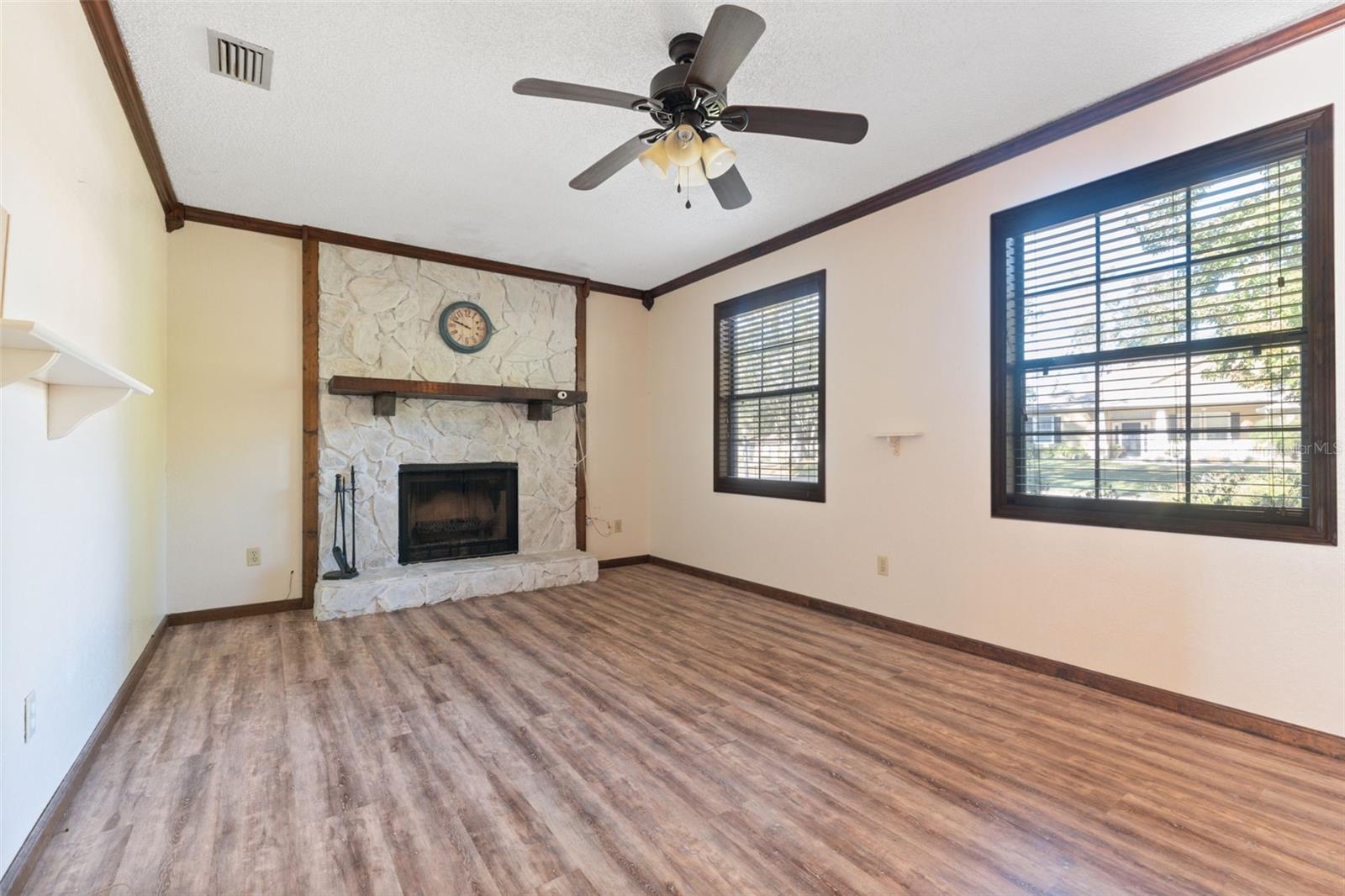 Image 2 of 38 For 811 Moonlight Lane Lane