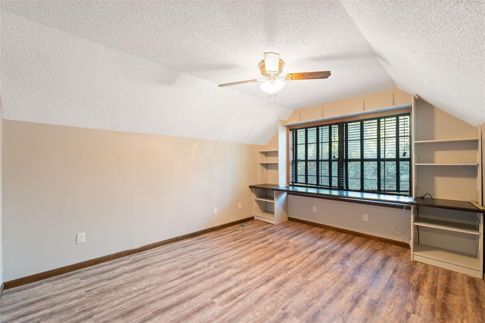 Image 23 of 38 For 811 Moonlight Lane Lane