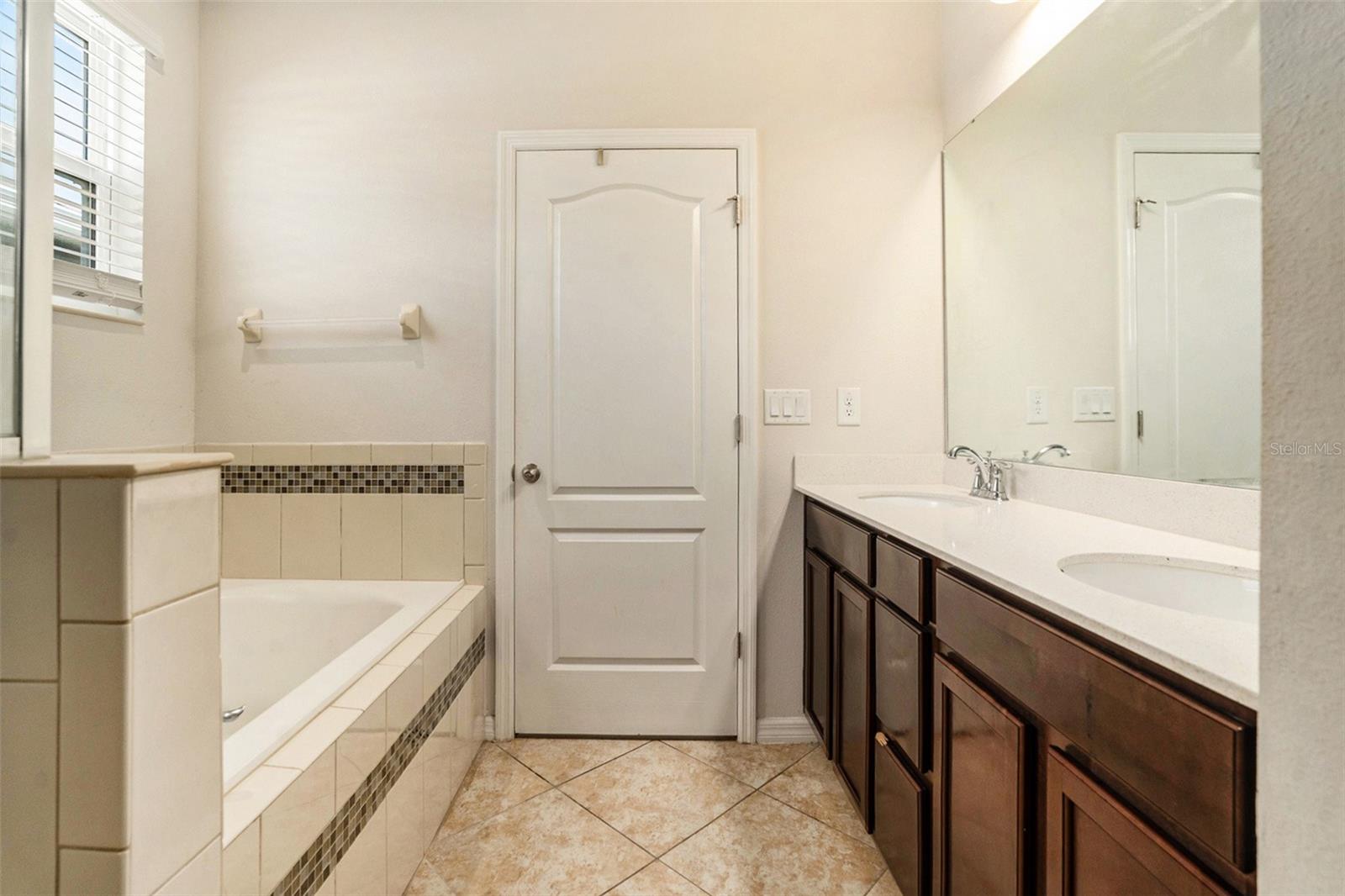 Image 16 of 29 For 12250 Blue Pacific Drive