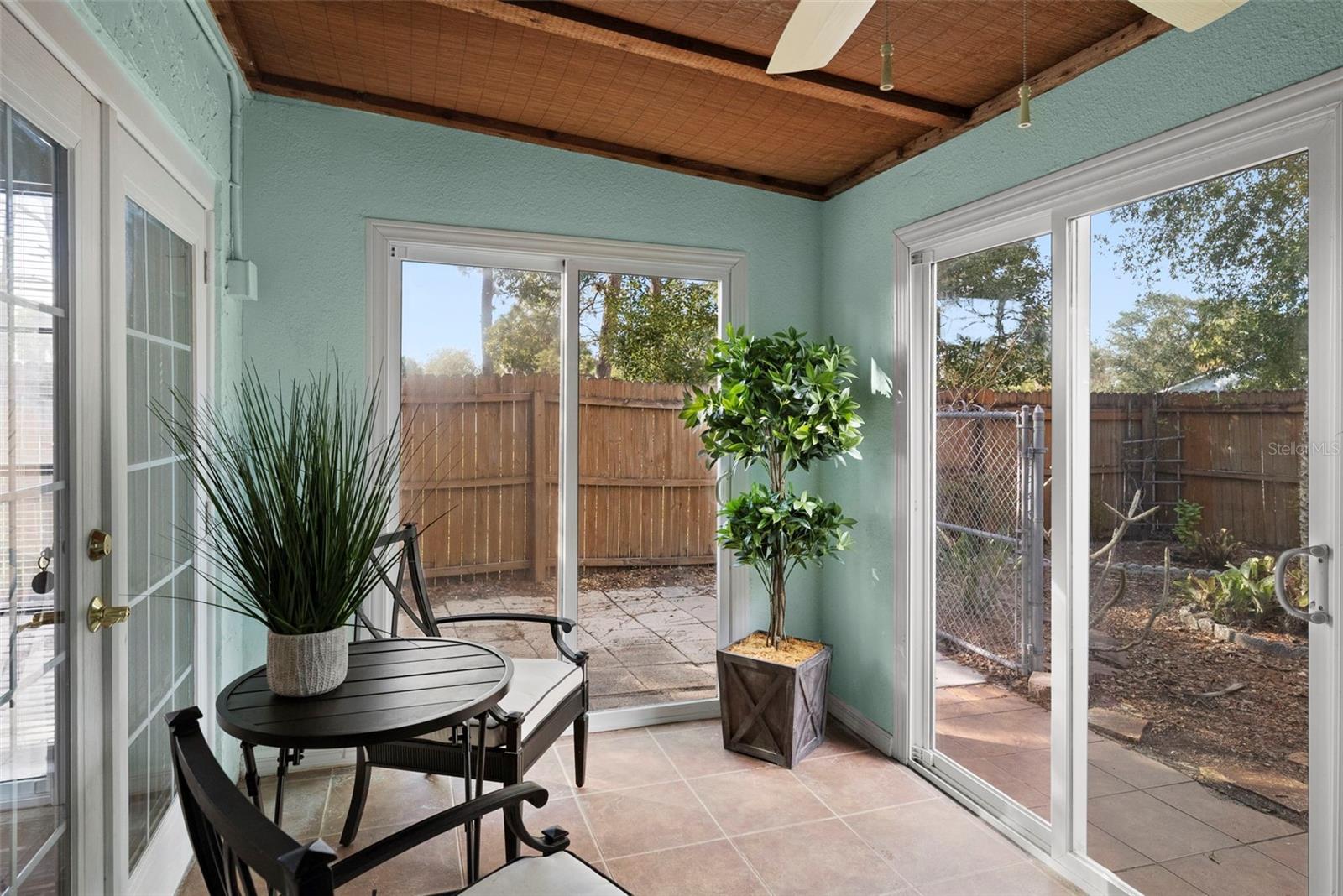 Image 11 of 59 For 10703 Meadowglen Lane