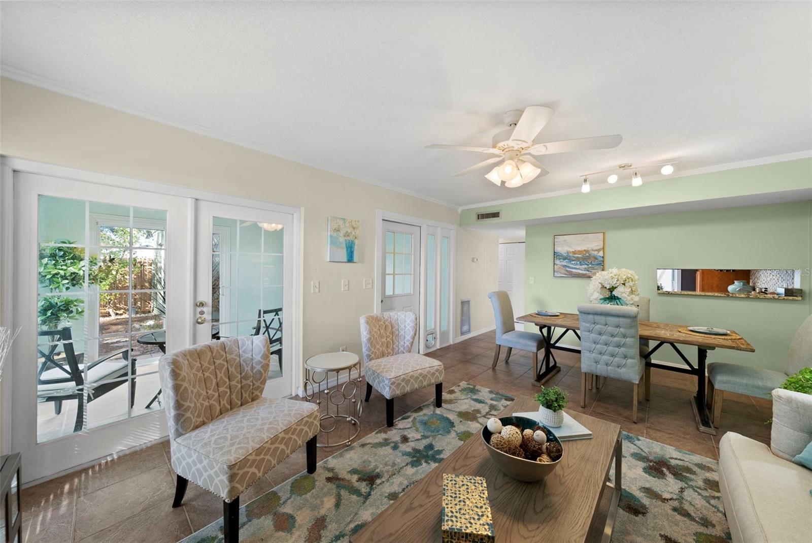 Image 14 of 59 For 10703 Meadowglen Lane