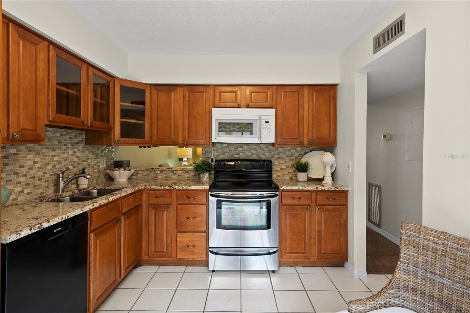 Image 20 of 59 For 10703 Meadowglen Lane