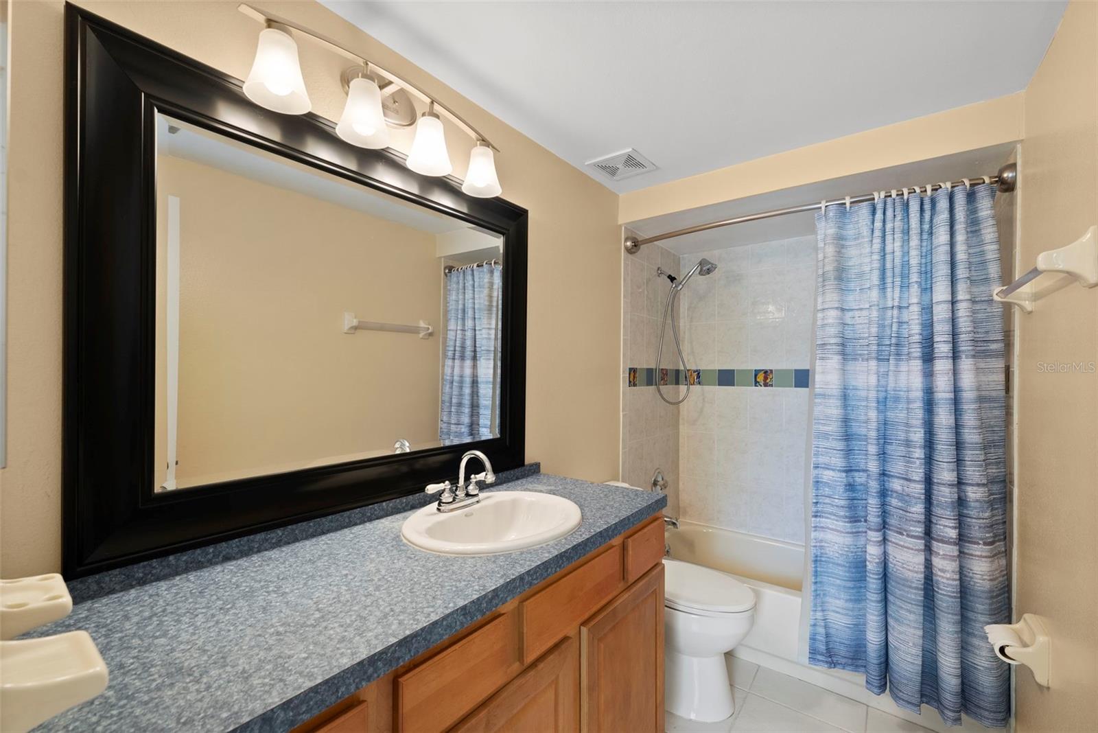 Image 31 of 59 For 10703 Meadowglen Lane