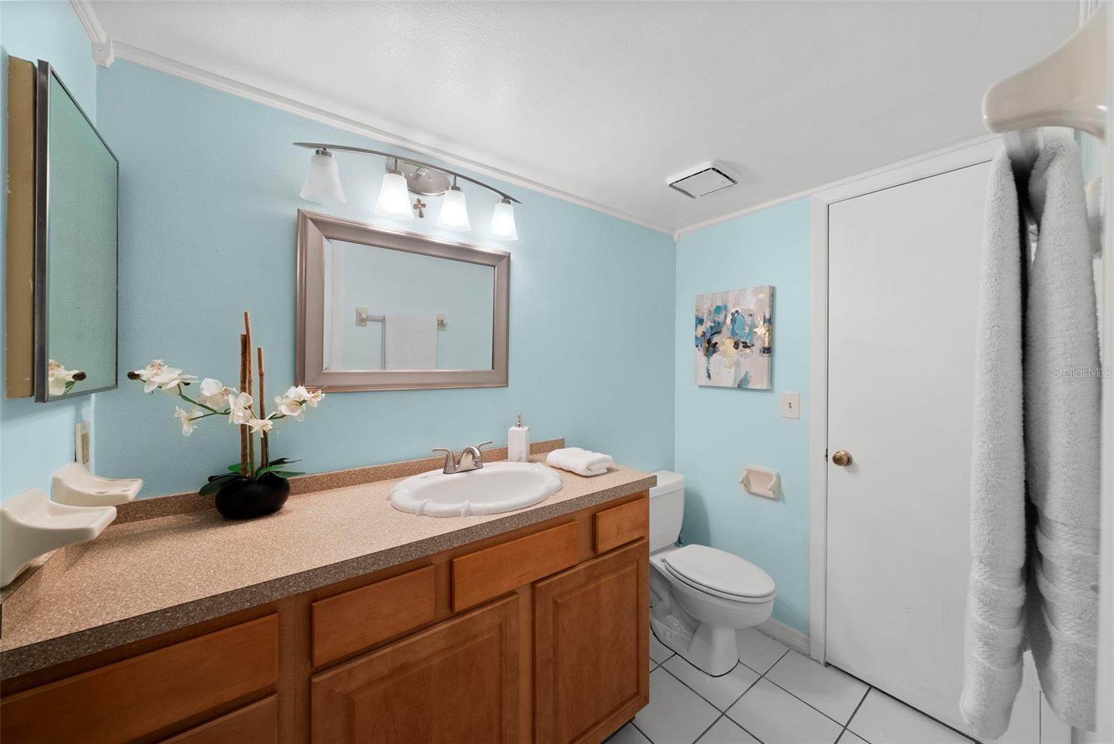 Image 35 of 59 For 10703 Meadowglen Lane