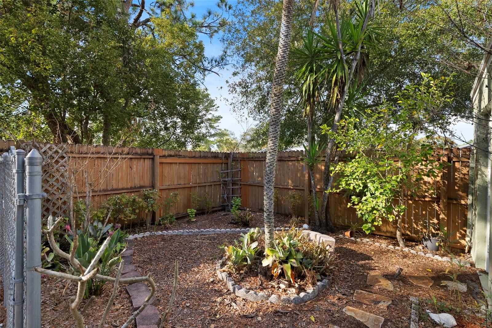 Image 38 of 59 For 10703 Meadowglen Lane