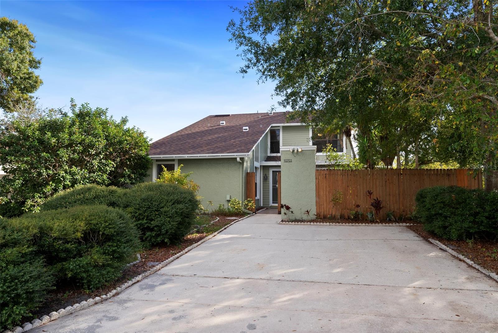 Image 41 of 59 For 10703 Meadowglen Lane