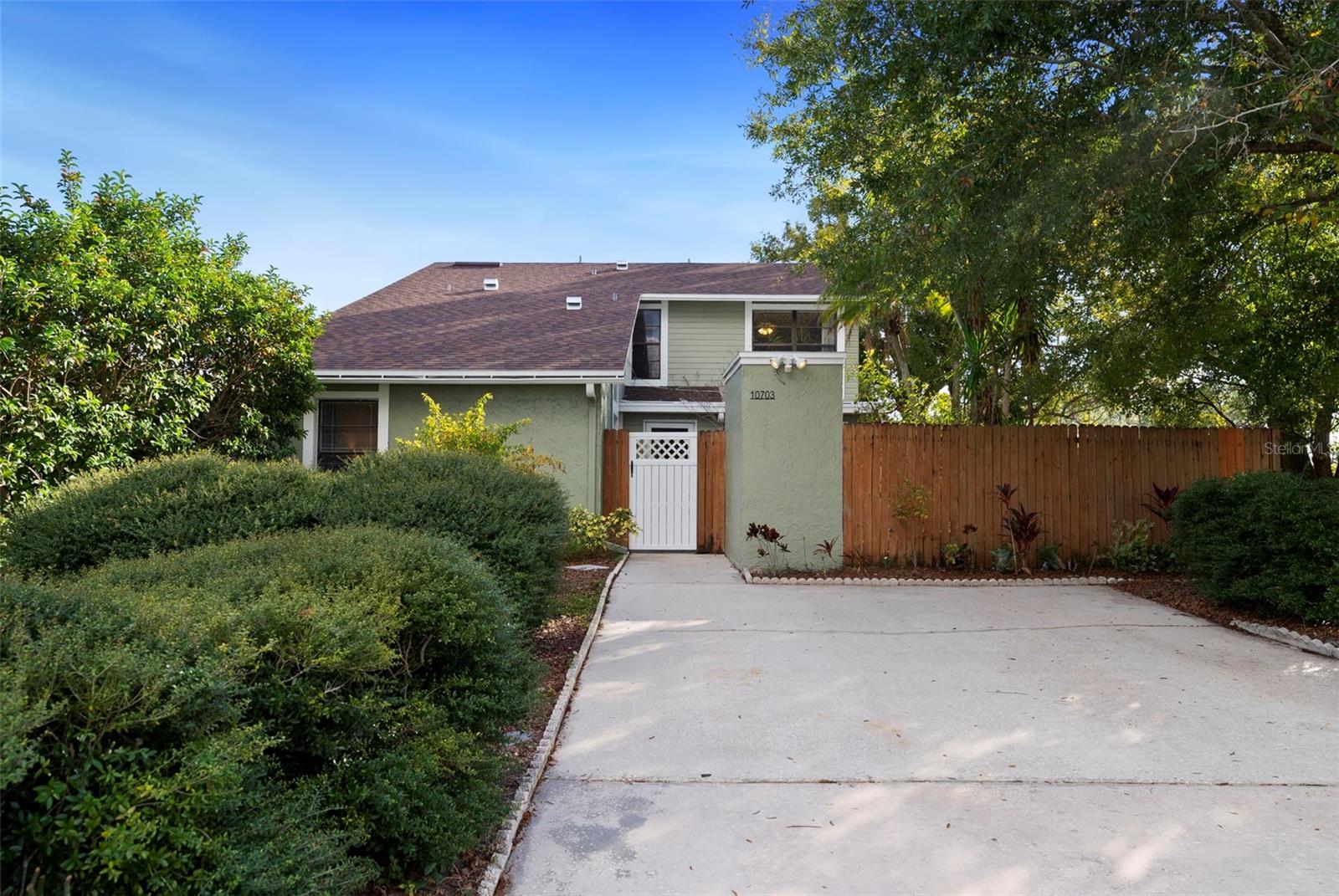 Image 42 of 59 For 10703 Meadowglen Lane