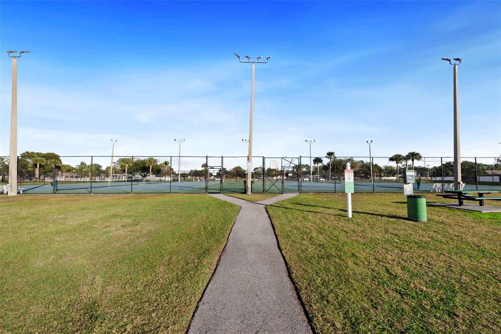 Image 43 of 59 For 10703 Meadowglen Lane