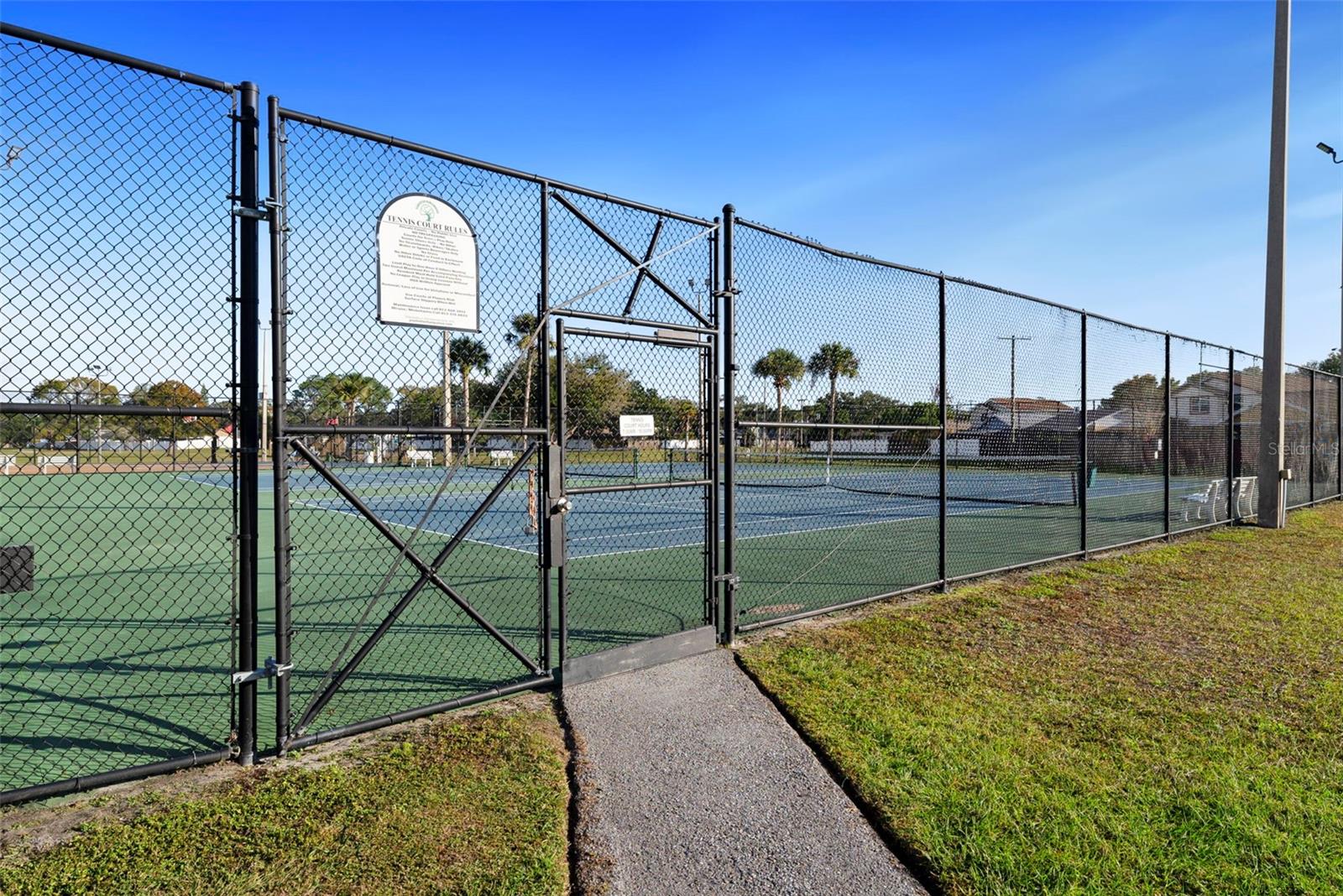 Image 44 of 59 For 10703 Meadowglen Lane