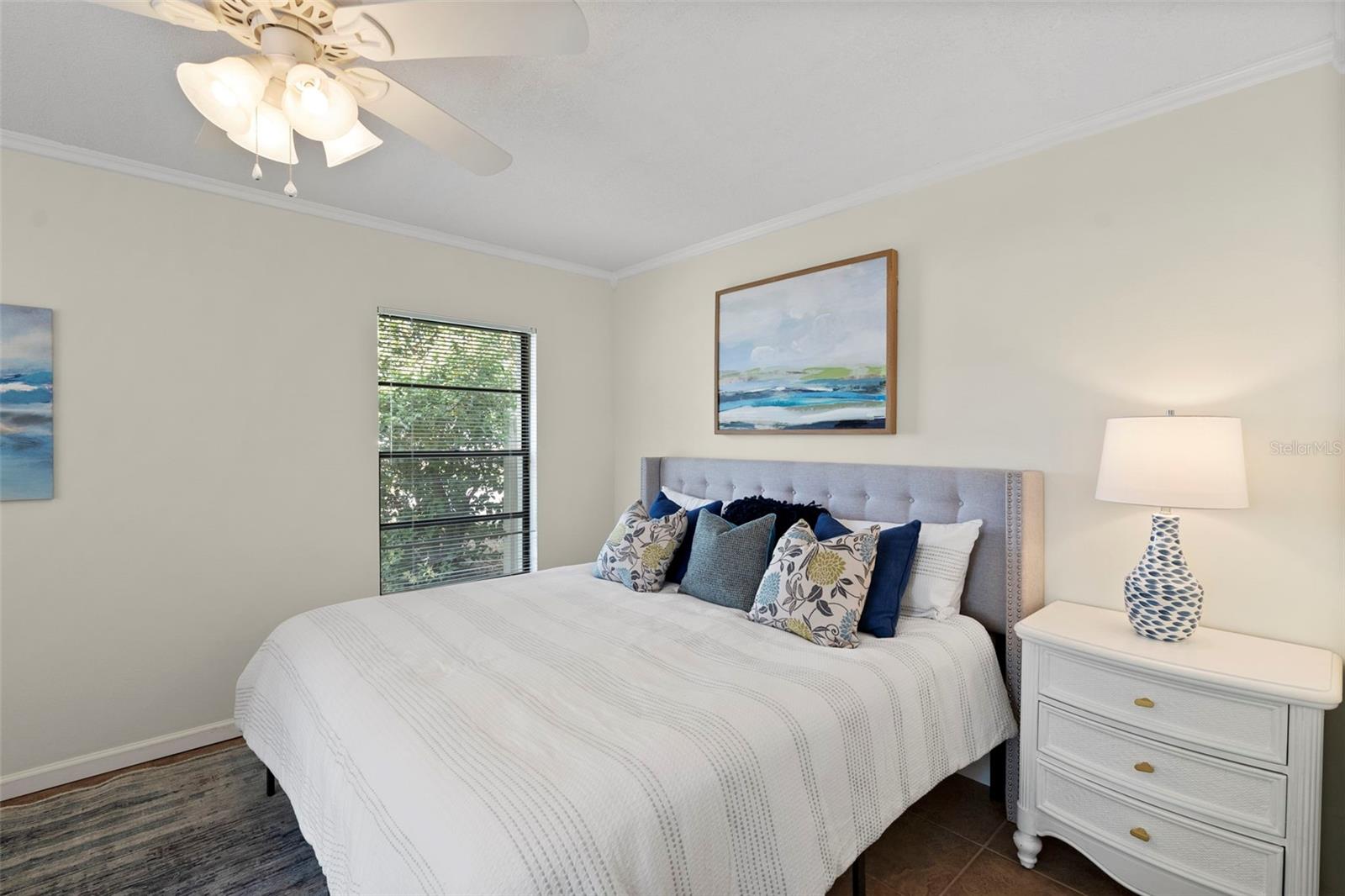 Image 5 of 59 For 10703 Meadowglen Lane