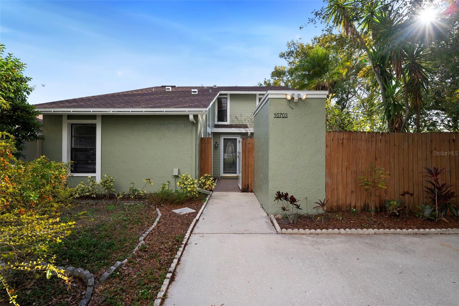 Image 7 of 59 For 10703 Meadowglen Lane