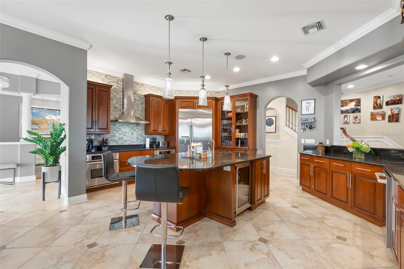 Image 10 of 59 For 657 Saxony Boulevard