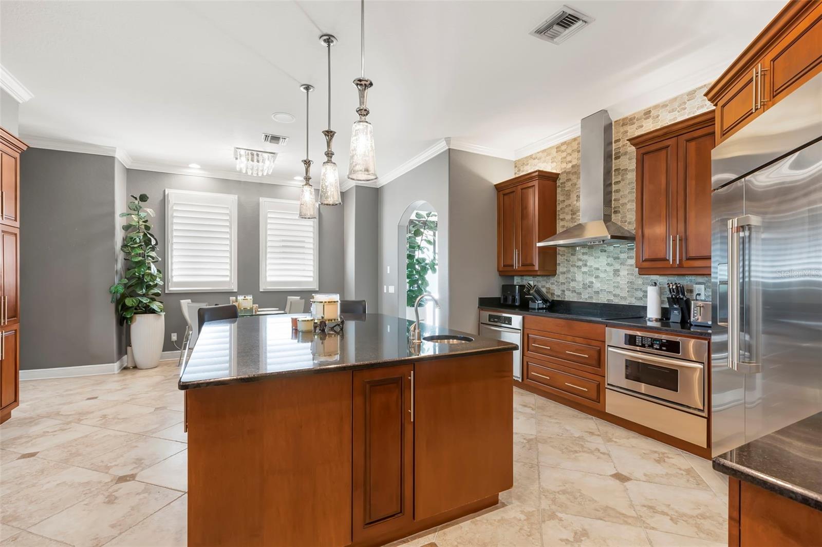 Image 12 of 59 For 657 Saxony Boulevard