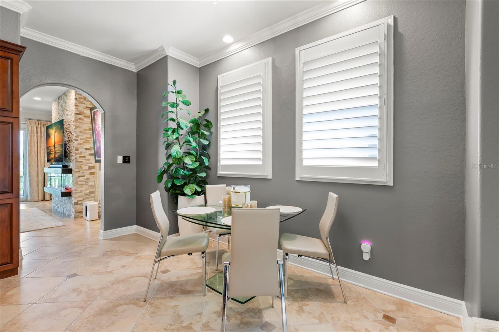 Image 15 of 59 For 657 Saxony Boulevard