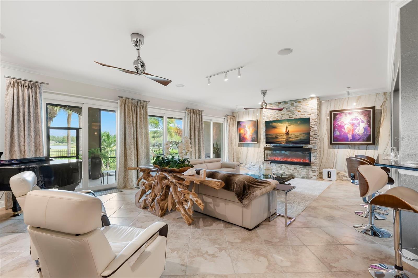 Image 17 of 59 For 657 Saxony Boulevard