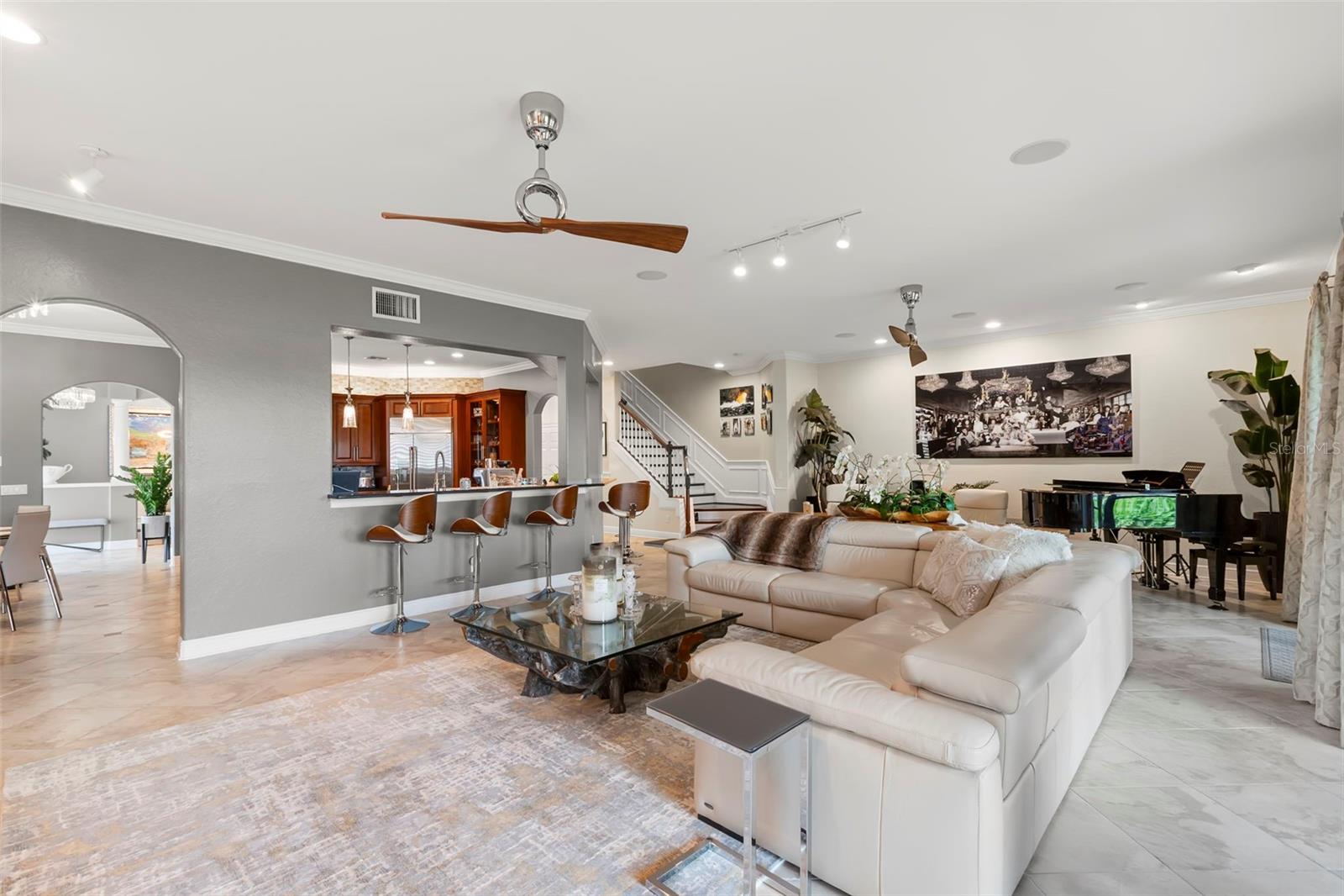 Image 20 of 59 For 657 Saxony Boulevard