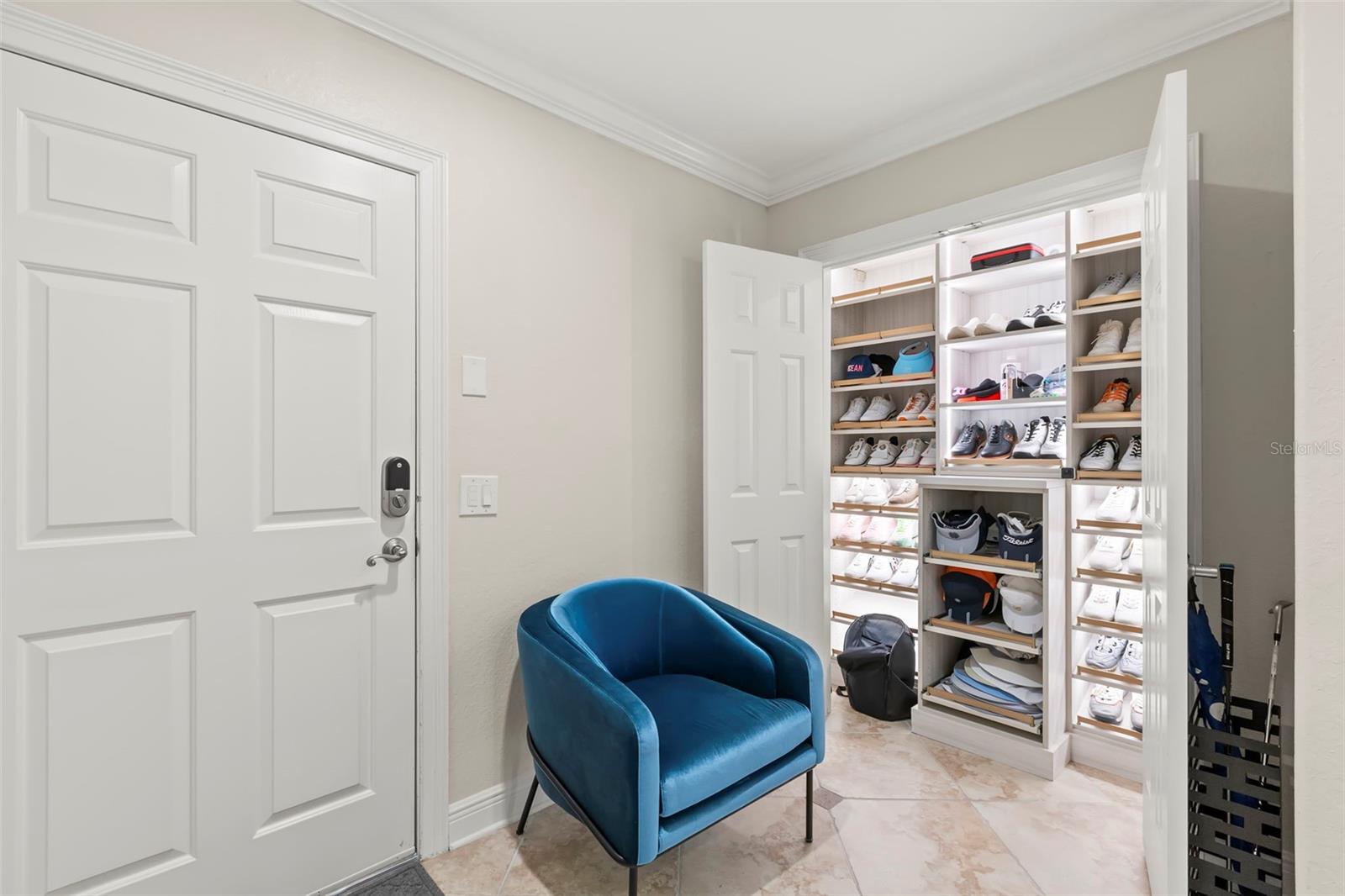 Image 24 of 59 For 657 Saxony Boulevard