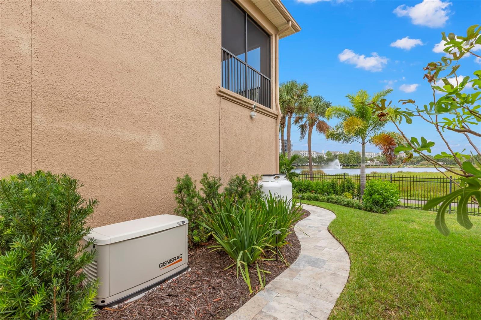 Image 26 of 59 For 657 Saxony Boulevard