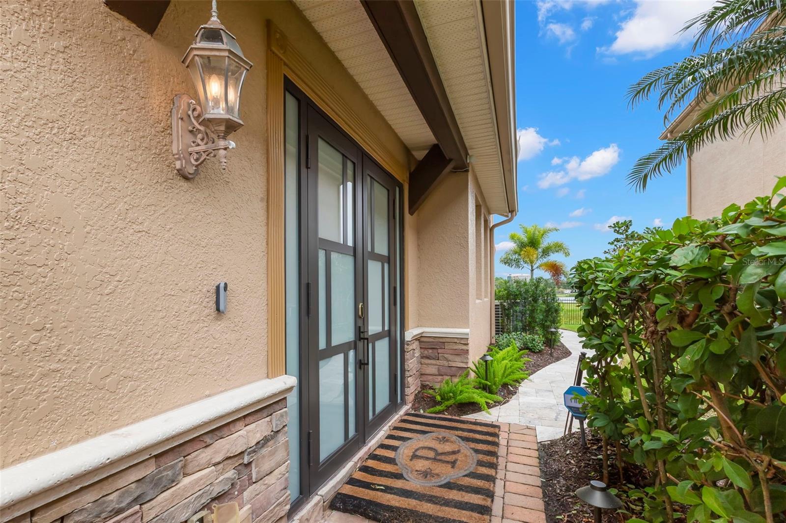 Image 4 of 59 For 657 Saxony Boulevard