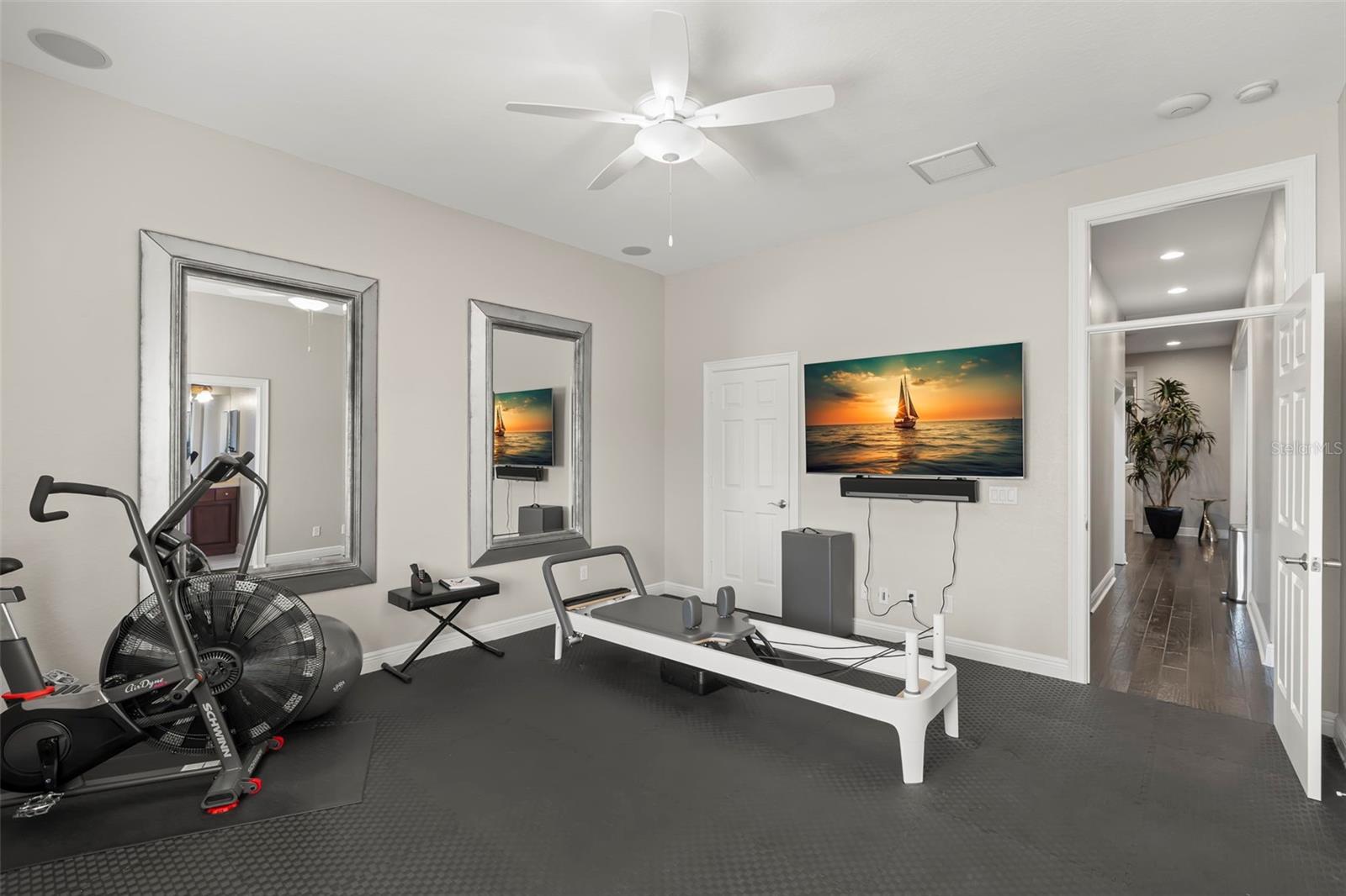 Image 55 of 59 For 657 Saxony Boulevard