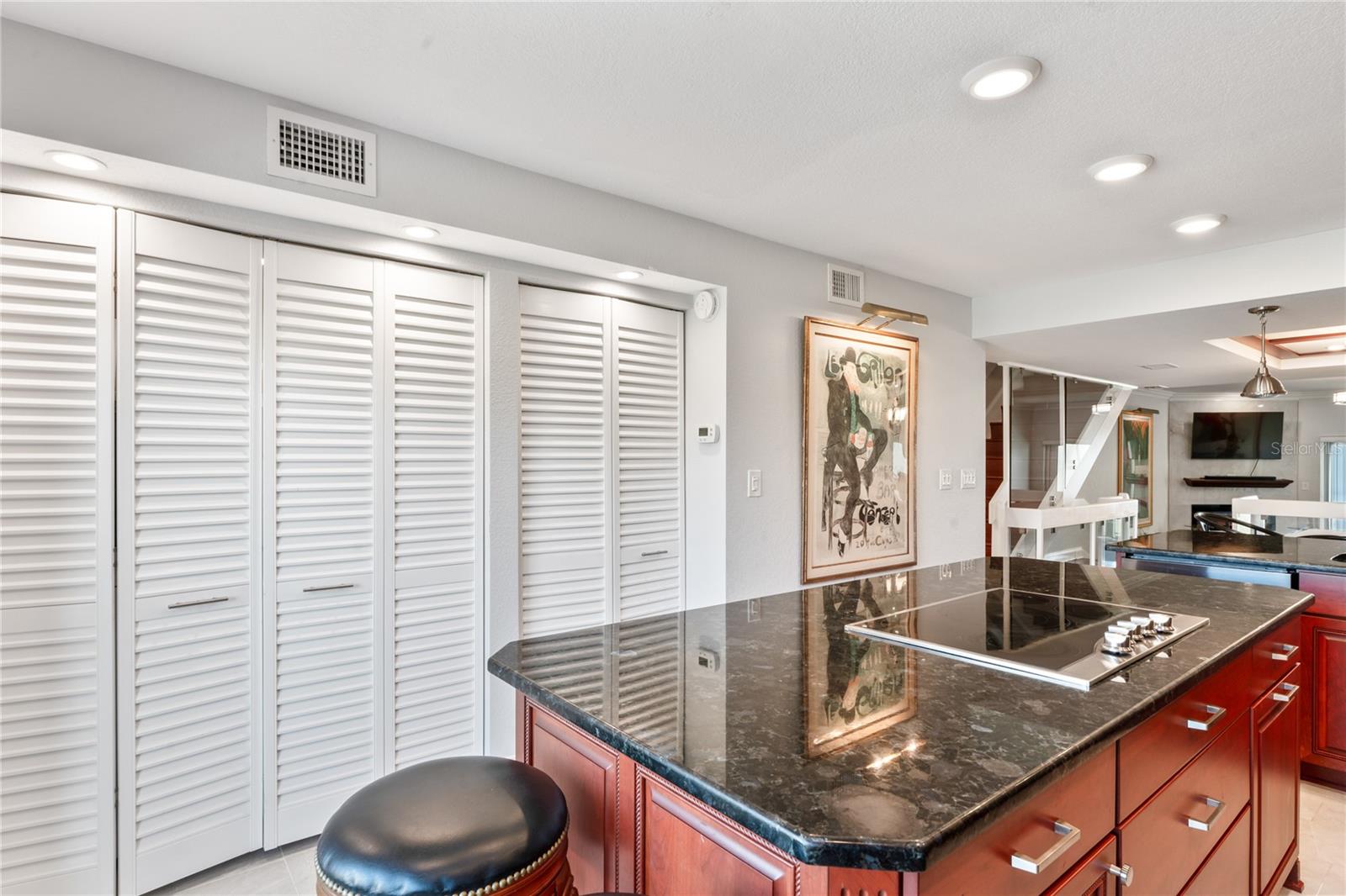 Image 21 of 80 For 126 1st Street E 102