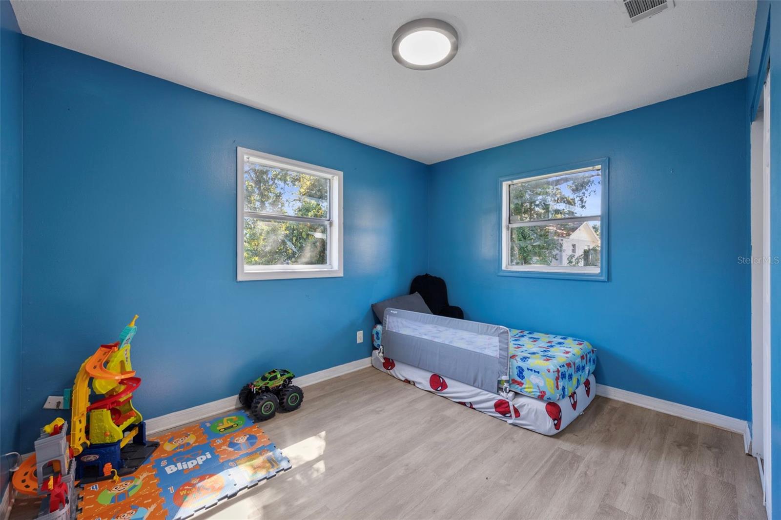 Image 19 of 31 For 114 Inwood Circle