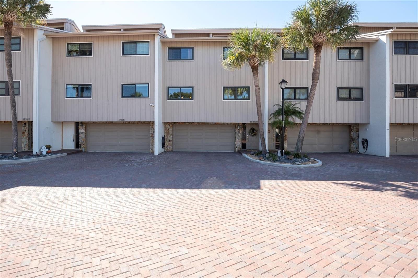 Image 3 of 60 For 12364 Capri Circle N