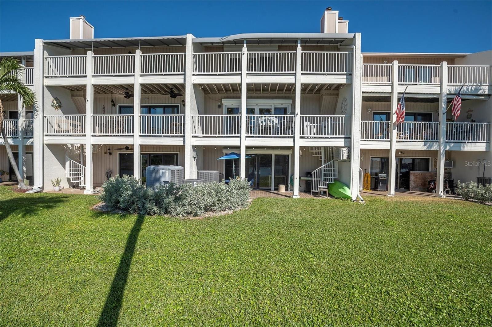 Image 44 of 60 For 12364 Capri Circle N