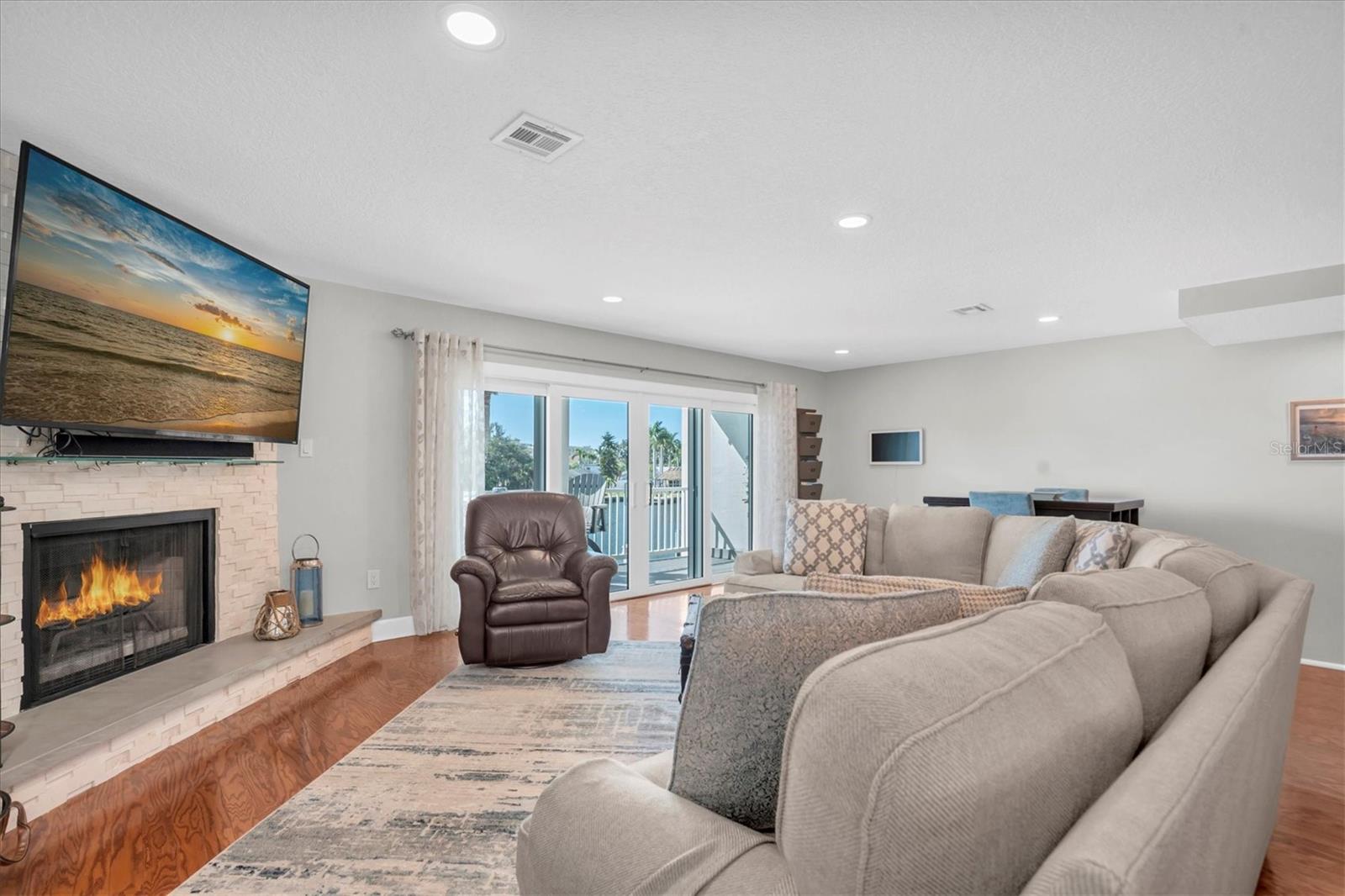 Image 8 of 60 For 12364 Capri Circle N