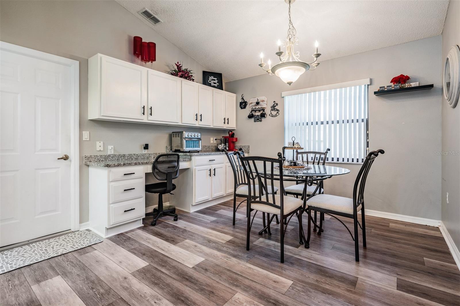 Image 18 of 57 For 525 Bent Oak Court