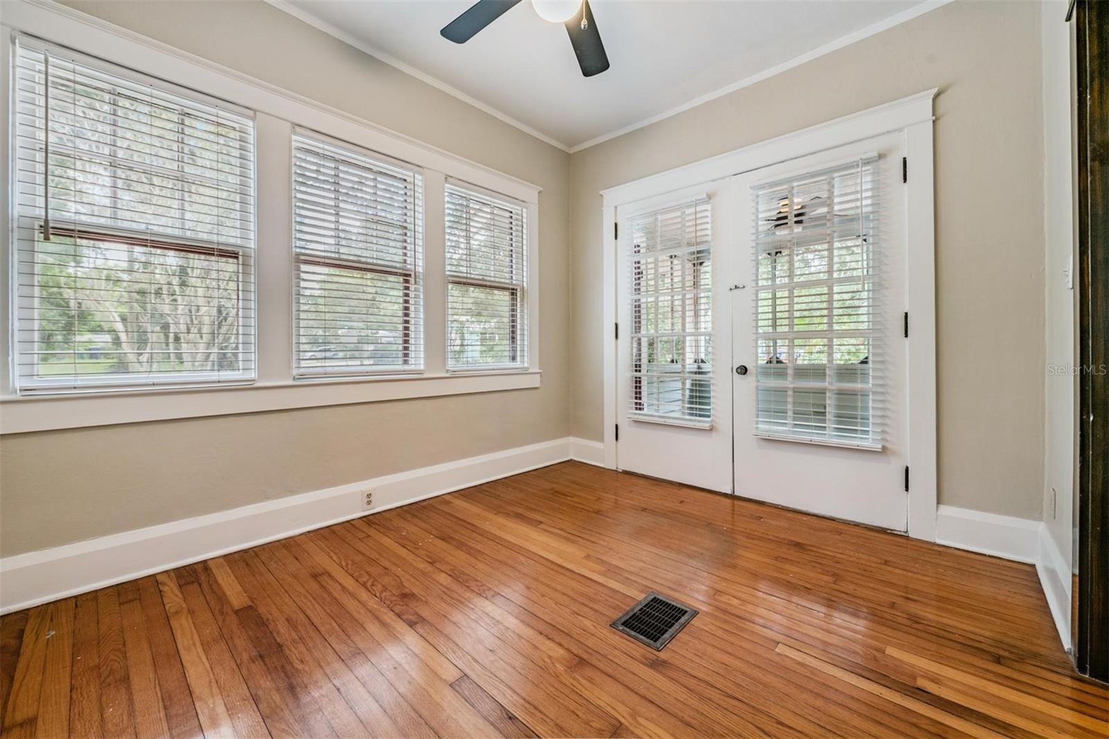 Image 4 of 19 For 1000 Crenshaw Street