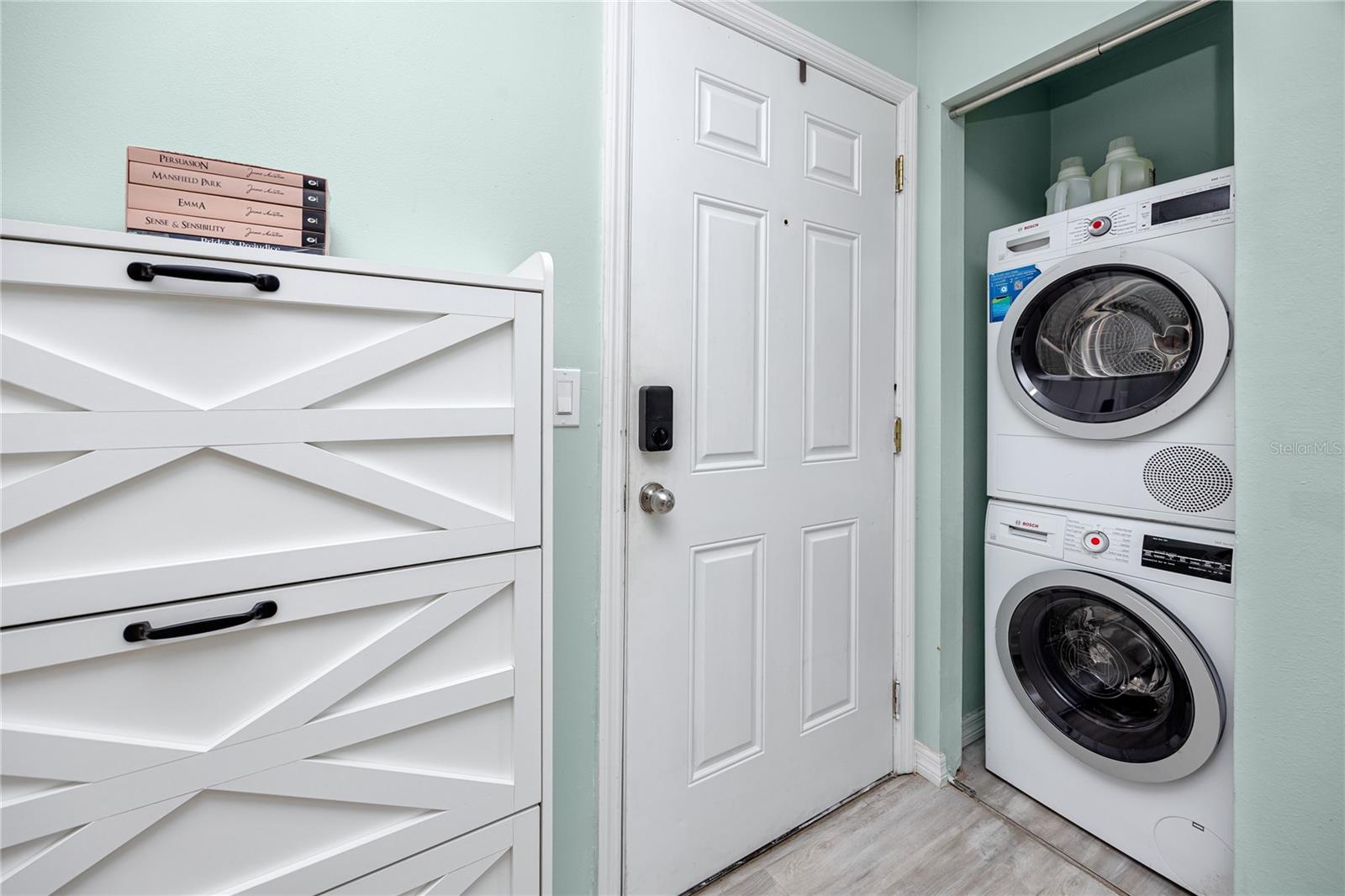 Image 11 of 44 For 607 Haven Place 607